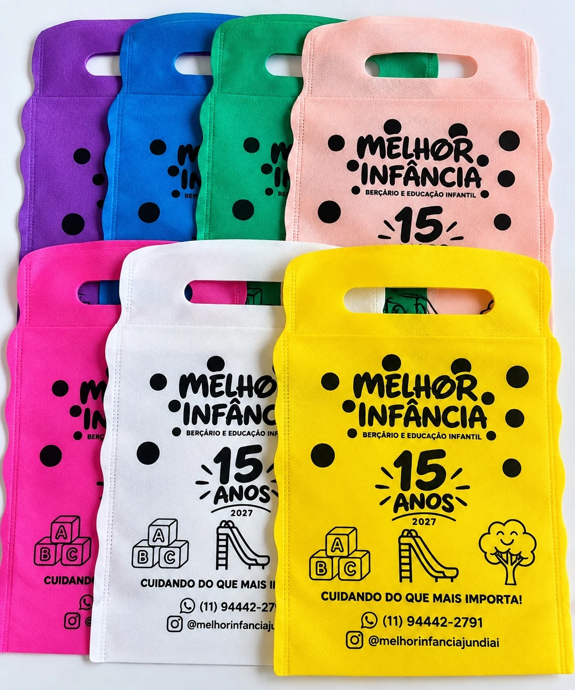 Sacolas de TNT em várias cores